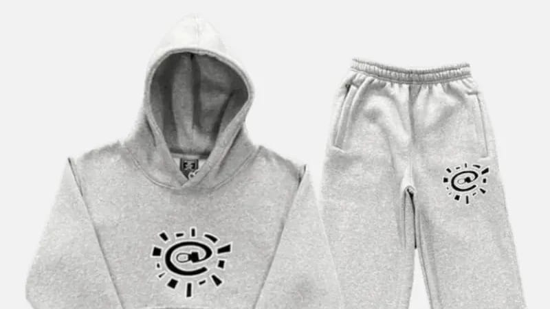 Grey Adwysd Tracksuit: Redefining Everyday Streetwear Looks Grey Adwysd Tracksuit: Redefining Everyday Streetwear Looks